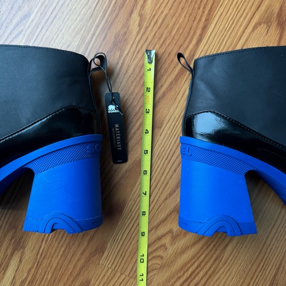NEW Sorel Black and Blue Heeled Boots - Picture 12 of 12